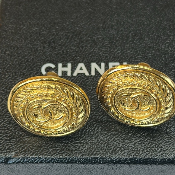 CHANEL CC Gold tone Vintage Clip on Earrings Made in France w/Box, COA - Picture 7 of 13